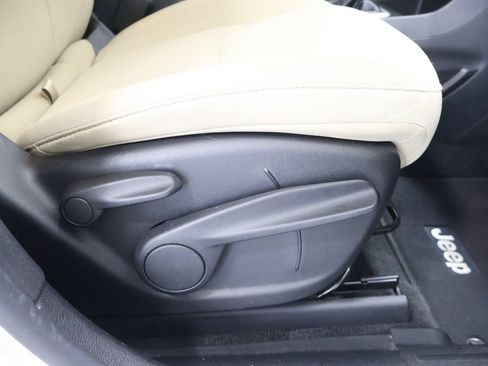 Used 2015 Jeep Cherokee Latitude FWD image 22