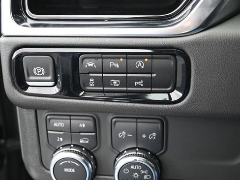 Used 2025 GMC Yukon XL Elevation image 38