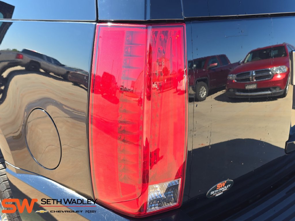 Used 2013 Cadillac Escalade Luxury AWD/4WD image 35
