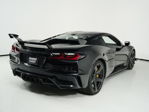 Used 2025 Chevrolet Corvette Z06 w/ Z07 Performance Package RWD image 6