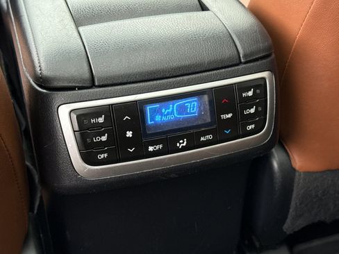 Used 2018 Toyota Highlander image 13