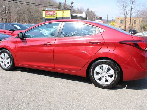 Used 2016 Hyundai Elantra SE image 11