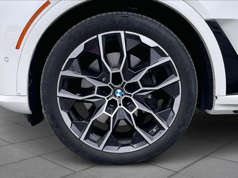 Used 2023 BMW X7 xDrive40i w/ Executive Package image 11