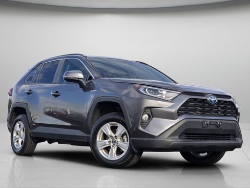 Used 2021 Toyota RAV4 XLE w/ Convenience Package AWD/4WD image 2