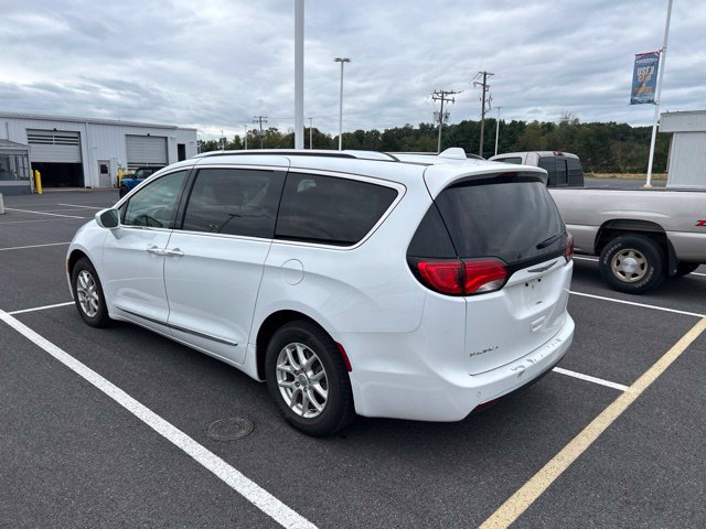 Used 2020 Chrysler Pacifica Touring-L FWD image 3