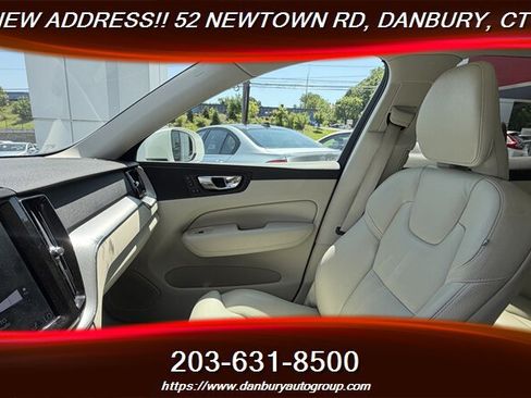 Used 2019 Volvo XC60 T6 Momentum w/ Premium Package AWD/4WD image 16