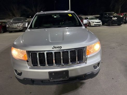 Used 2011 Jeep Grand Cherokee 70th Anniversary image 2