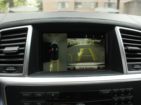 Used 2016 Mercedes-Benz GL 320 BlueTEC 4MATIC w/ Premium I Package image 35