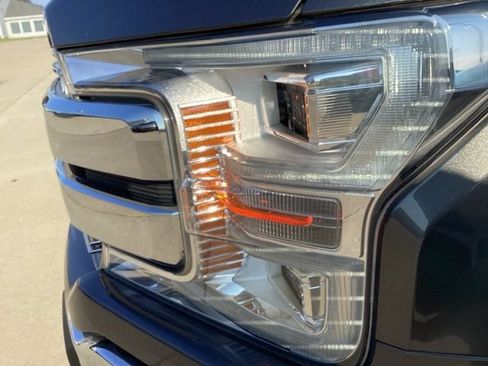 Used 2018 Ford F150 Lariat w/ Equipment Group 502A Luxury AWD/4WD image 4