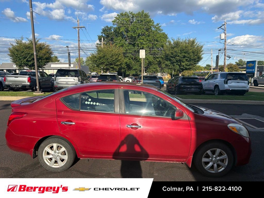 Used 2014 Nissan Versa SV w/ Convenience Package FWD image 3