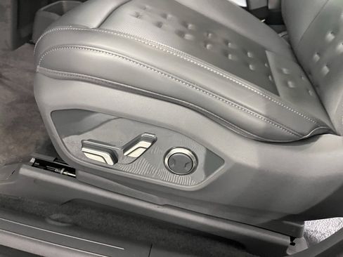 Used 2024 Kia EV9 Wind image 25