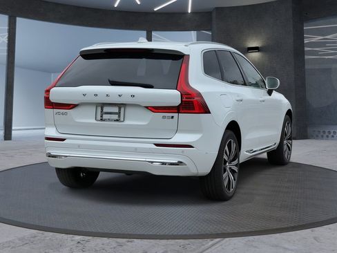 Used 2023 Volvo XC60 B5 Ultimate w/ Climate Package AWD/4WD image 4
