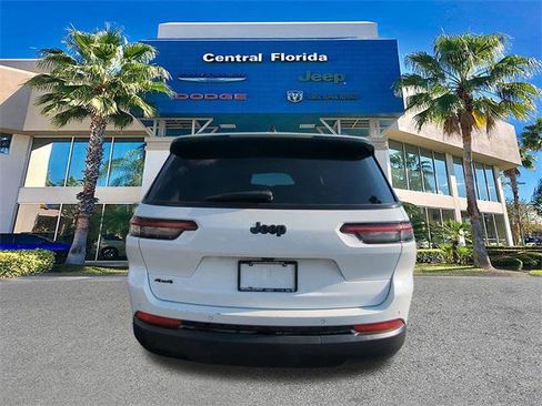 Certified 2024 Jeep Grand Cherokee L Laredo image 6