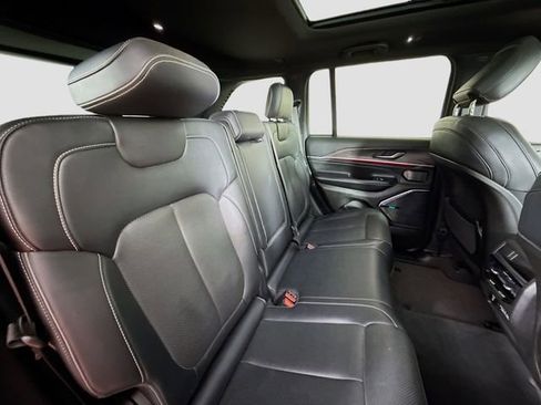 Used 2022 Jeep Grand Cherokee Overland image 28