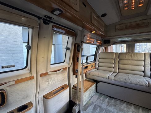 Used 1999 Chevrolet Express 1500 w/ Convenience Pkg image 25