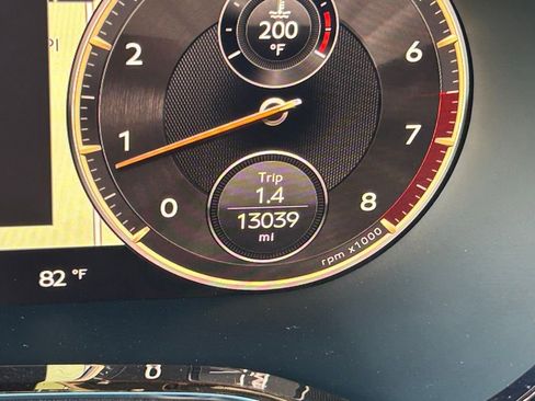 Used 2021 Bentley Flying Spur V8 image 18