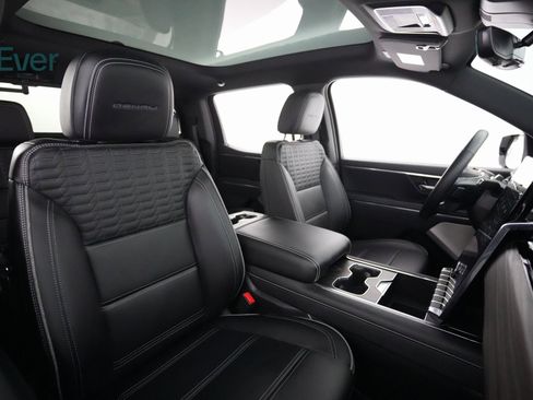 Used 2024 GMC Sierra EV Denali image 7