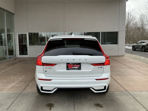 Used 2023 Volvo XC60 B5 Plus image 21
