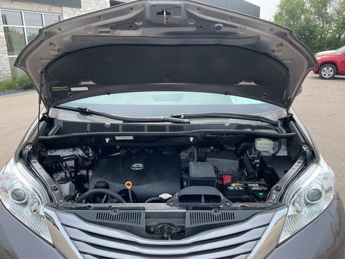 Used 2017 Toyota Sienna XLE w/ XLE Navigation Package AWD/4WD image 52