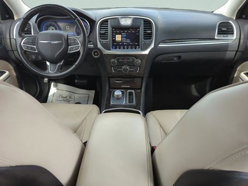 Used 2019 Chrysler 300 Limited RWD image 22