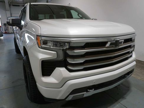 Used 2022 Chevrolet Silverado 1500 High Country w/ High Country Premium Package image 2