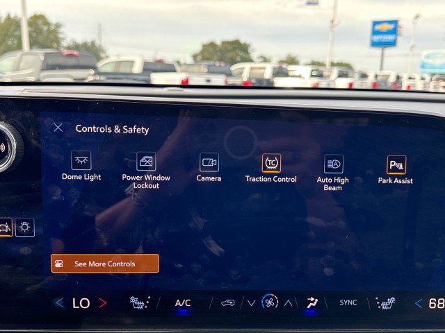 Used 2026 Chevrolet Traverse LT w/ Driver Confidence Package FWD image 29