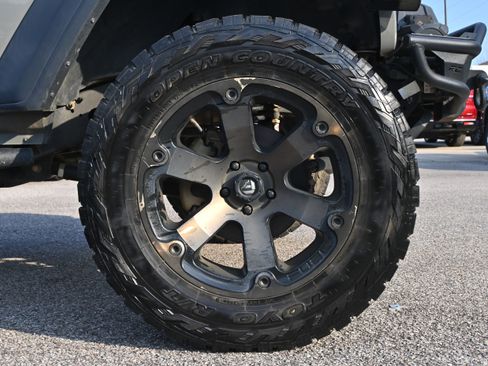 Used 2018 Jeep Wrangler Unlimited Sport image 21