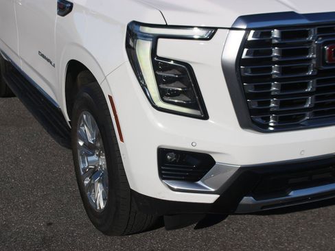 Used 2025 GMC Yukon XL Denali AWD/4WD image 9