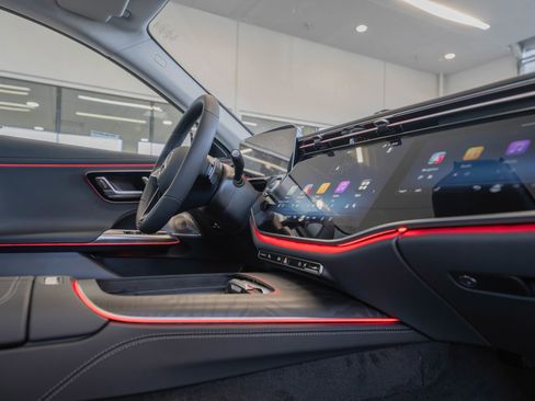 Used 2025 Mercedes-Benz E 450 4MATIC All-Terrain Wagon image 18