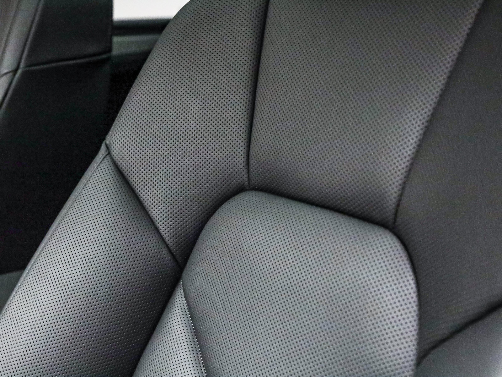 Certified 2026 Porsche Macan AWD/4WD image 26