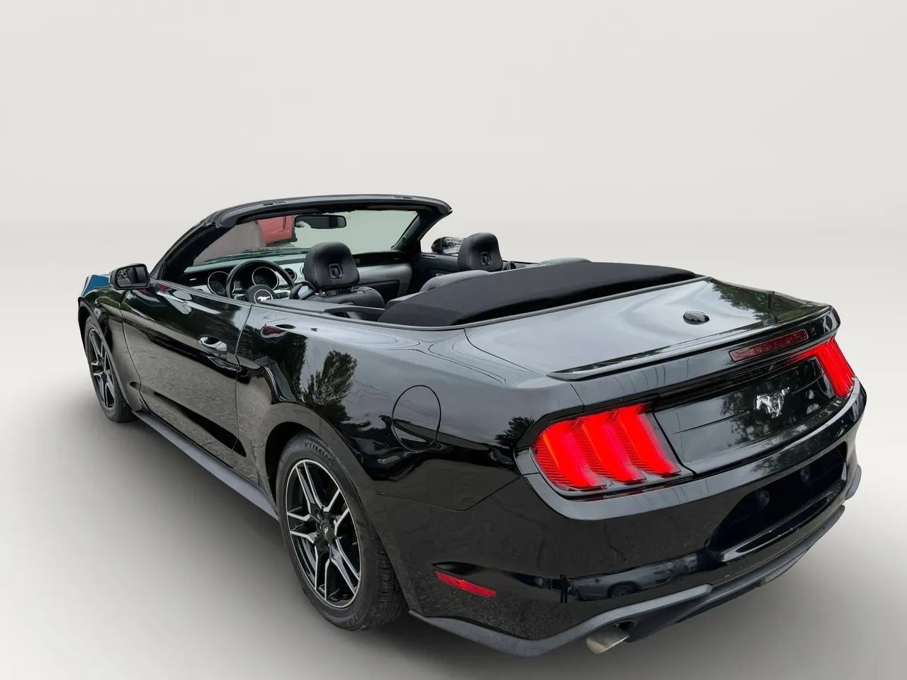 Used 2020 Ford Mustang Premium RWD image 27