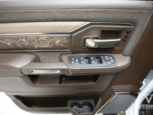 Used 2025 RAM 2500 Limited AWD/4WD image 19