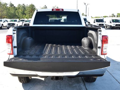 Used 2022 RAM 2500 Tradesman w/ Chrome Appearance Group AWD/4WD image 6