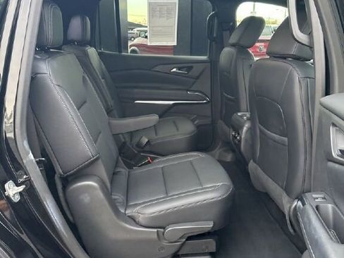 Used 2025 Chevrolet Traverse LT image 24