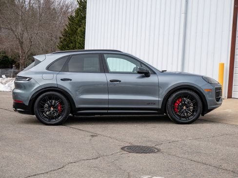New 2026 Porsche Cayenne GTS image 8