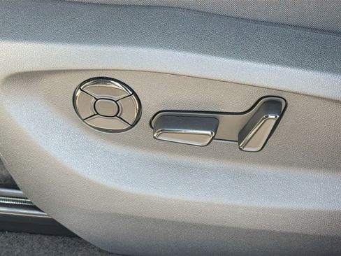 New 2026 Volkswagen Tiguan SE FWD image 24
