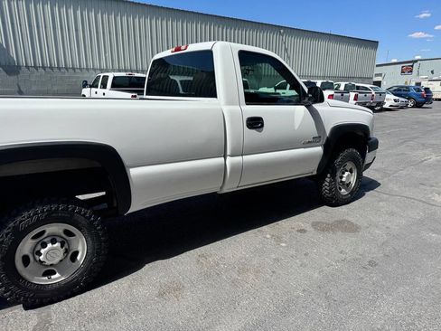 Used 2007 Chevrolet Silverado 2500 W/T w/ Heavy-Duty Power Package AWD/4WD image 12