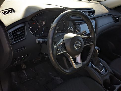 Used 2020 Nissan Rogue SV image 16