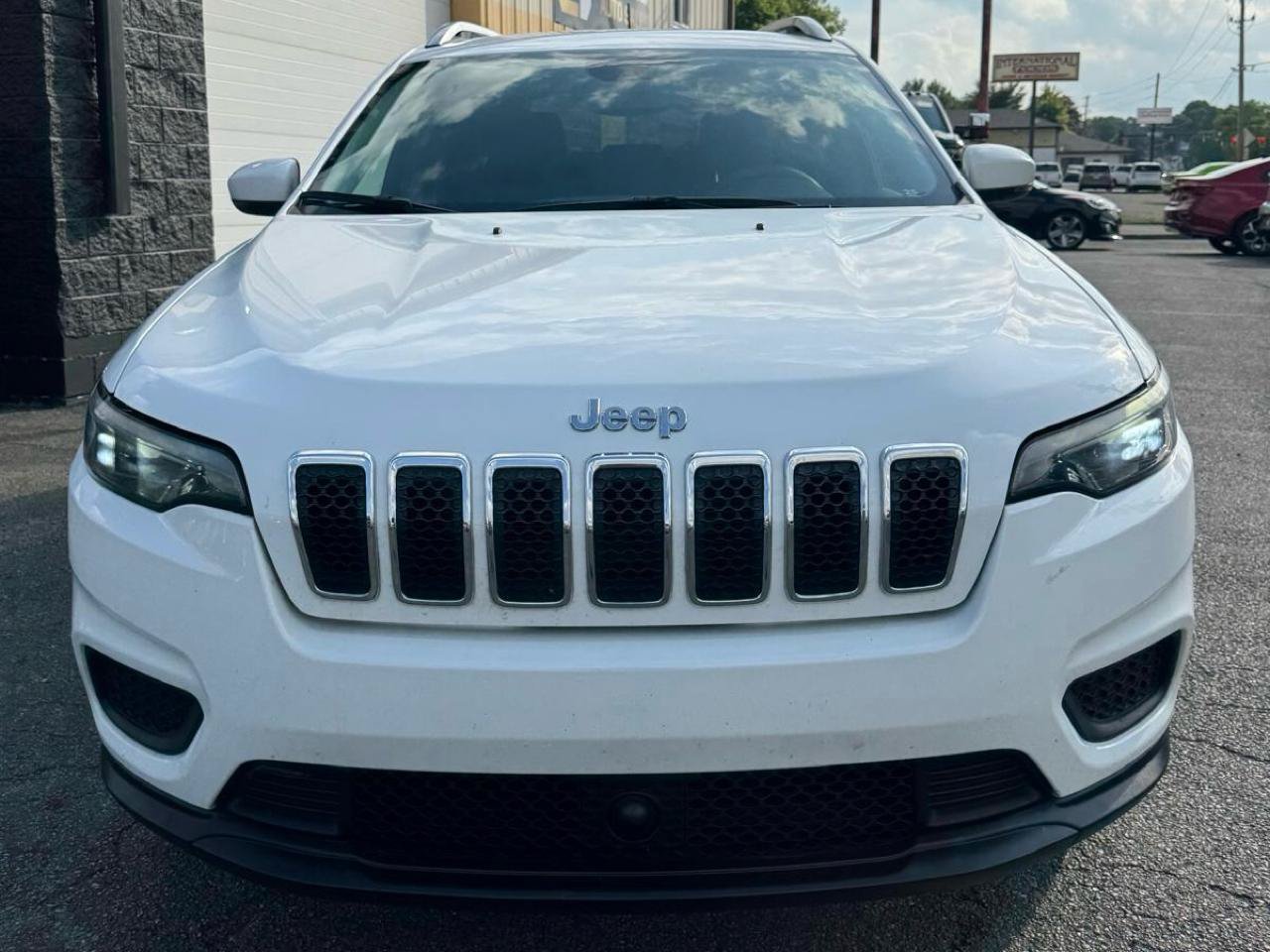 Used 2021 Jeep Cherokee Latitude AWD/4WD image 8