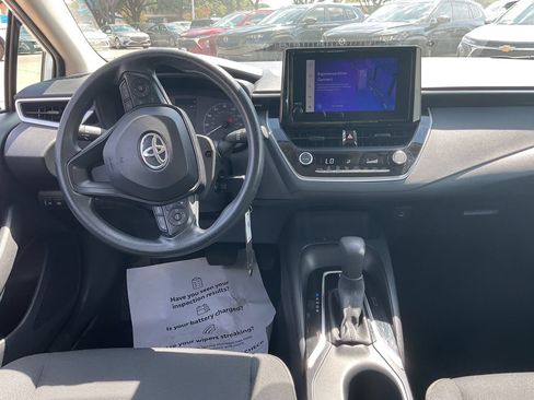 Used 2025 Toyota Corolla LE FWD image 20