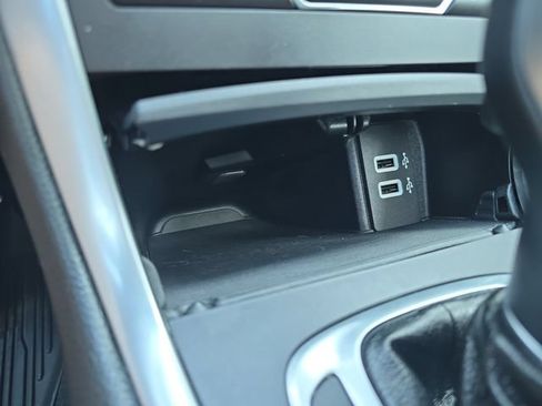 Used 2018 Ford Edge Titanium w/ Equipment Group 302A AWD/4WD image 24
