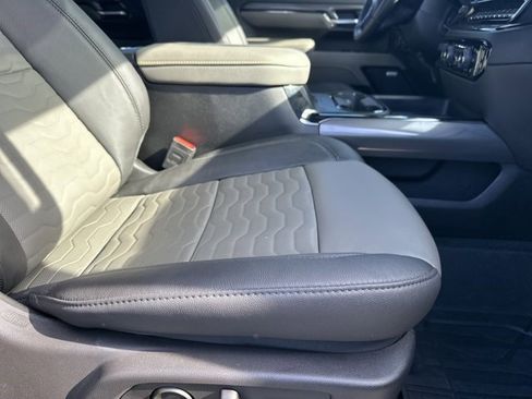 Certified 2025 Chevrolet Silverado 2500 ZR2 w/ Technology Package image 13