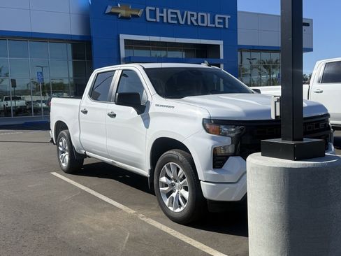Used 2023 Chevrolet Silverado 1500 Custom image 2