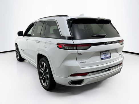 Used 2022 Jeep Grand Cherokee Overland w/ Luxury Tech Group IV AWD/4WD image 7