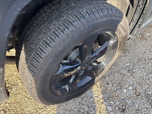 Used 2024 Jeep Grand Cherokee L Limited w/ Black Appearance Package image 10