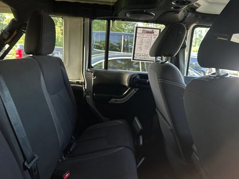 Used 2014 Jeep Wrangler Unlimited Sahara w/ Connectivity Group AWD/4WD image 14