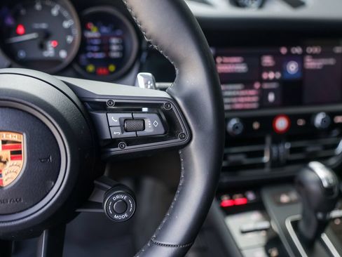 Certified 2026 Porsche Macan AWD/4WD image 17