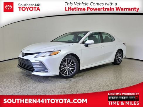 Used 2023 Toyota Camry XLE FWD image 1