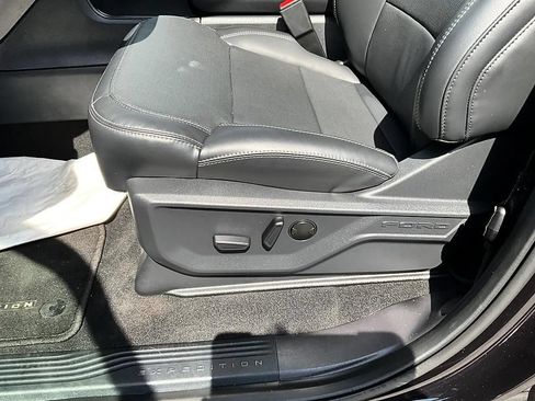 Used 2026 Ford Expedition Platinum w/ Driver's Package AWD/4WD image 18
