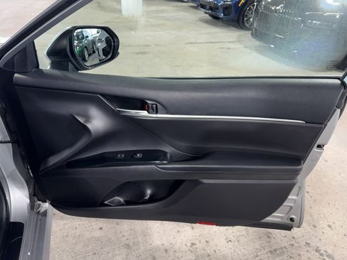 Used 2020 Toyota Camry LE FWD image 9